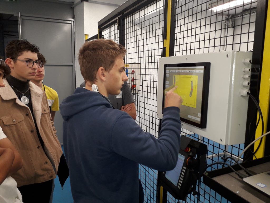 Les 2 MEI chez PYLE Industries Lycée Colomb de Lure