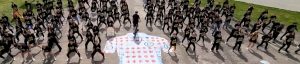 Lire la suite à propos de l’article Flashmob sur le parvis du lycée en l’honneur du Tour de France