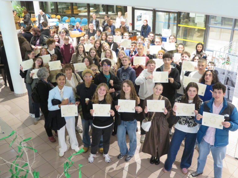 Lire la suite à propos de l’article Lure Bac général : avec 98,3 % de réussite cette année, le lycée Colomb dépasse la moyenne nationale